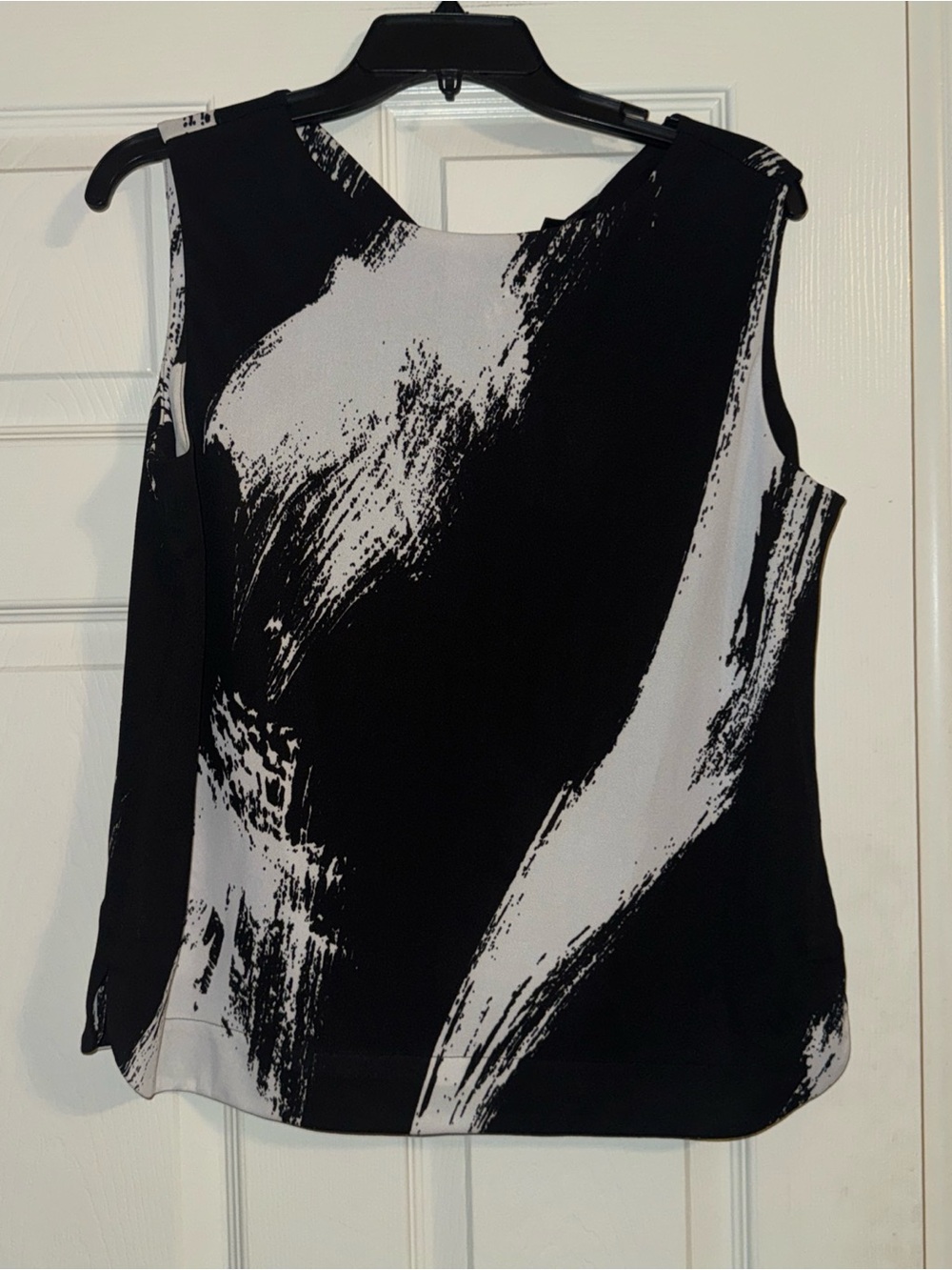 Donna Karan Black & White Abstract Brushstroke Sleeveless Top